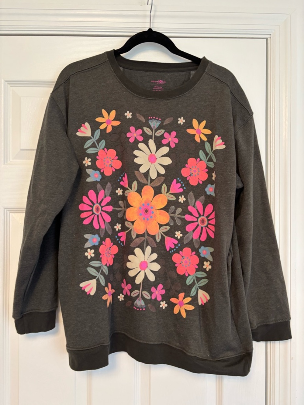 Natural Life Floral Oversized Sweatshirt Charcoal Gray Size Large - Picture 6 of 7